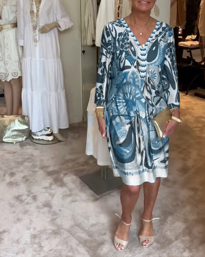 Gemma - Casual dress with V-neck and retro print