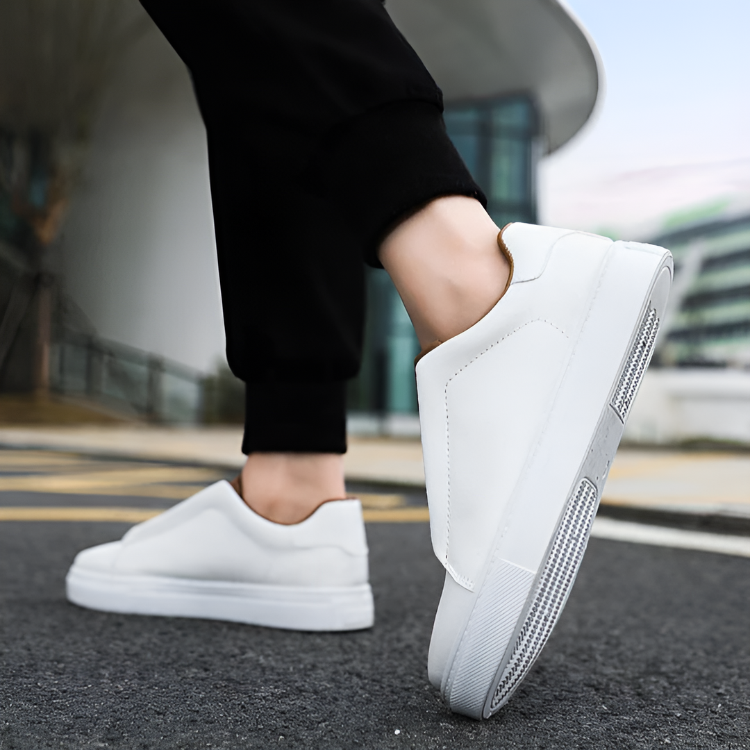 Men’s Low-Top Minimalist Casual Sneaker